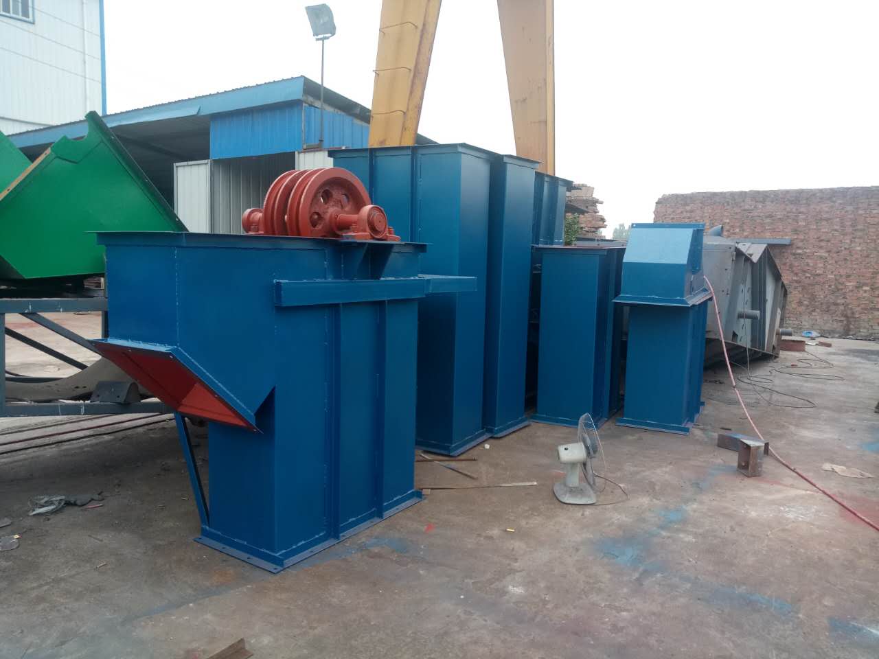 斗式提升機外殼安裝順序以及比較簡單的方式(斗式提升機外殼選材)